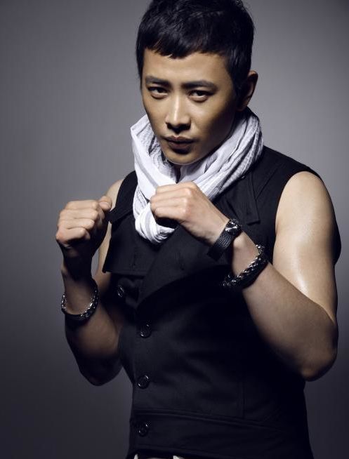 罗晋的时尚写真欣赏,气质忧郁身材完美的罗晋是不是你的菜呢?