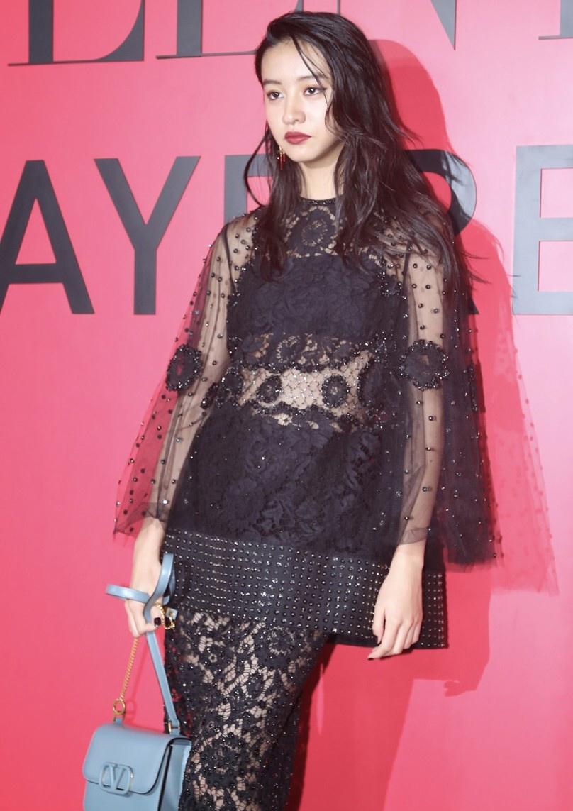 木村光希最新造型撩爆摄影师,穿着蕾丝半透套装,摄影师卖力连拍