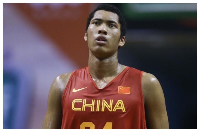 黑人混血球员祝铭震晒出中国女友身材照,有望生下第三代混血球员