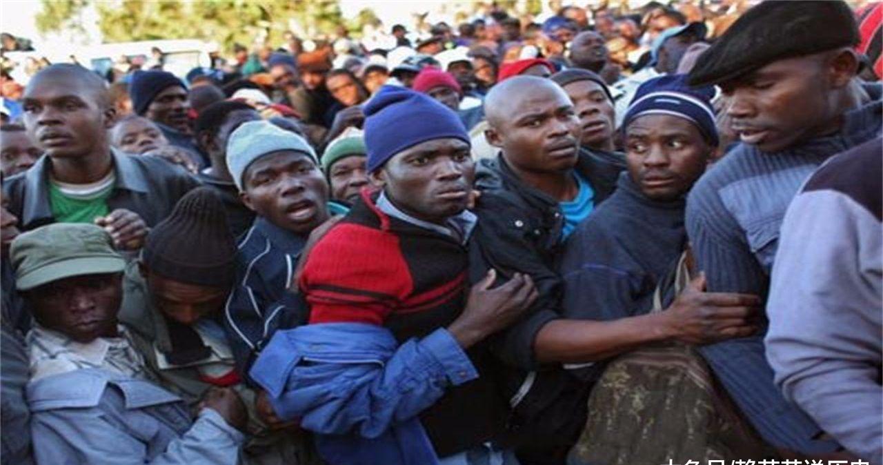 世界上人口最多的国家是中国的9倍街上的人像马蜂窝一样