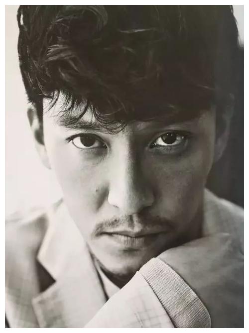 陈伟霆性感,李现颓丧,而他是气质最佳|胡渣|李现|陈伟霆_新浪网