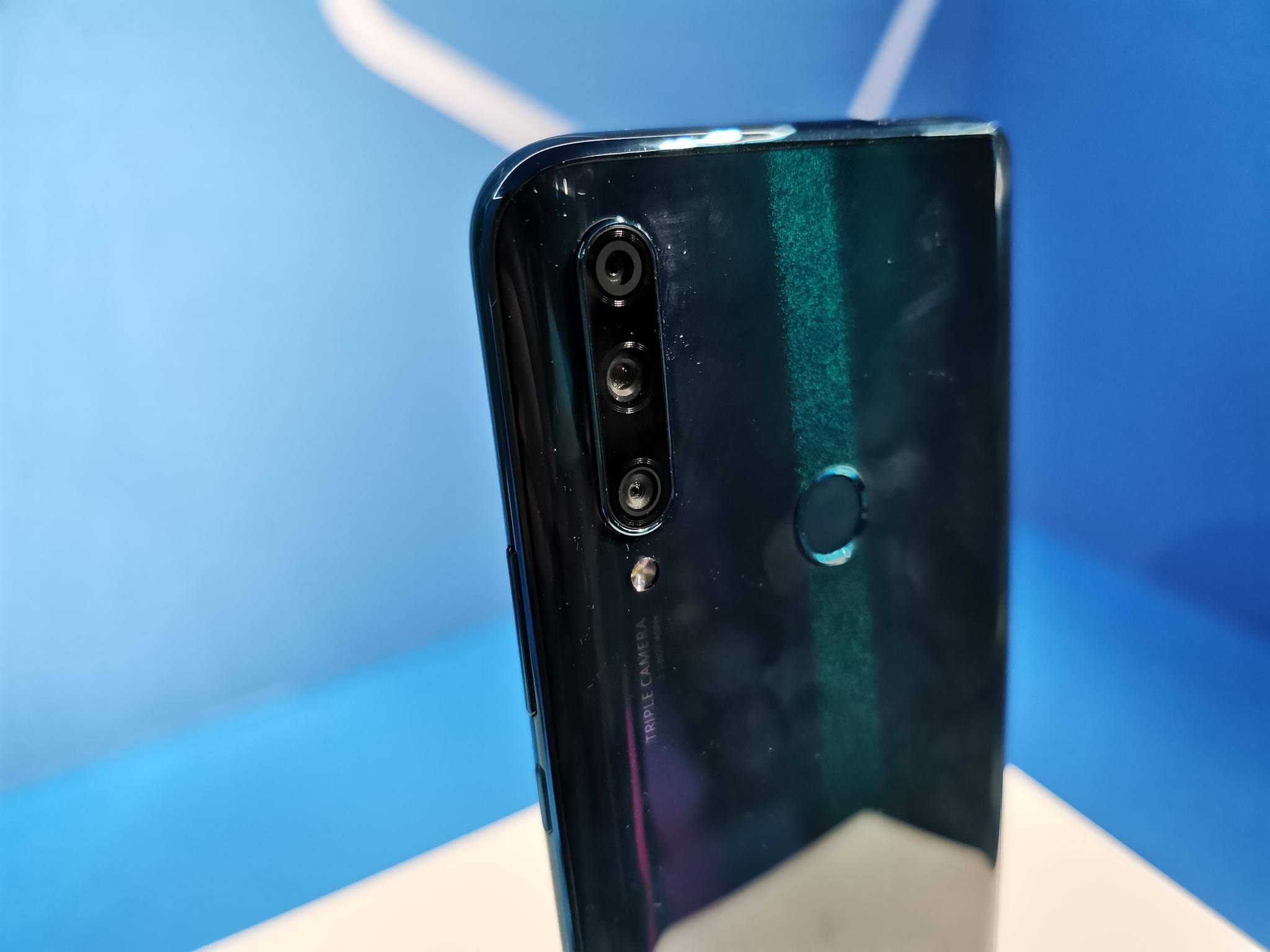 华为畅享10plus现场试玩升降摄像头旗舰配色