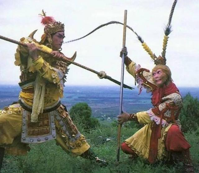 西游记的残忍 是把孙悟空 二郎神 哪吒都变成了人偶
