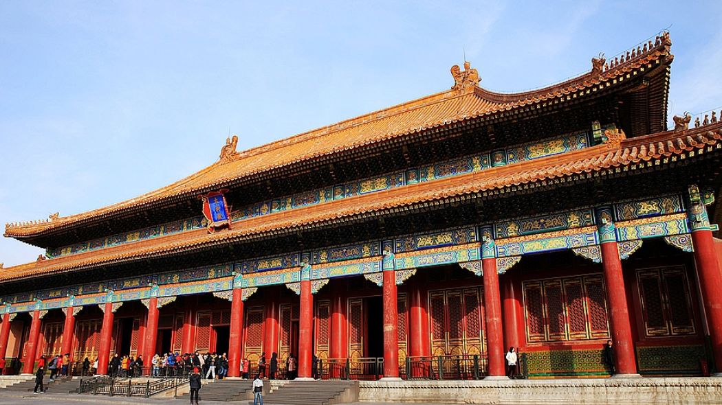 故宫太和殿正脊两端各有一只鸱吻国内古建中最大的一对 故宫太和殿正脊两端各有一只鸱吻国内古建中最大的一对