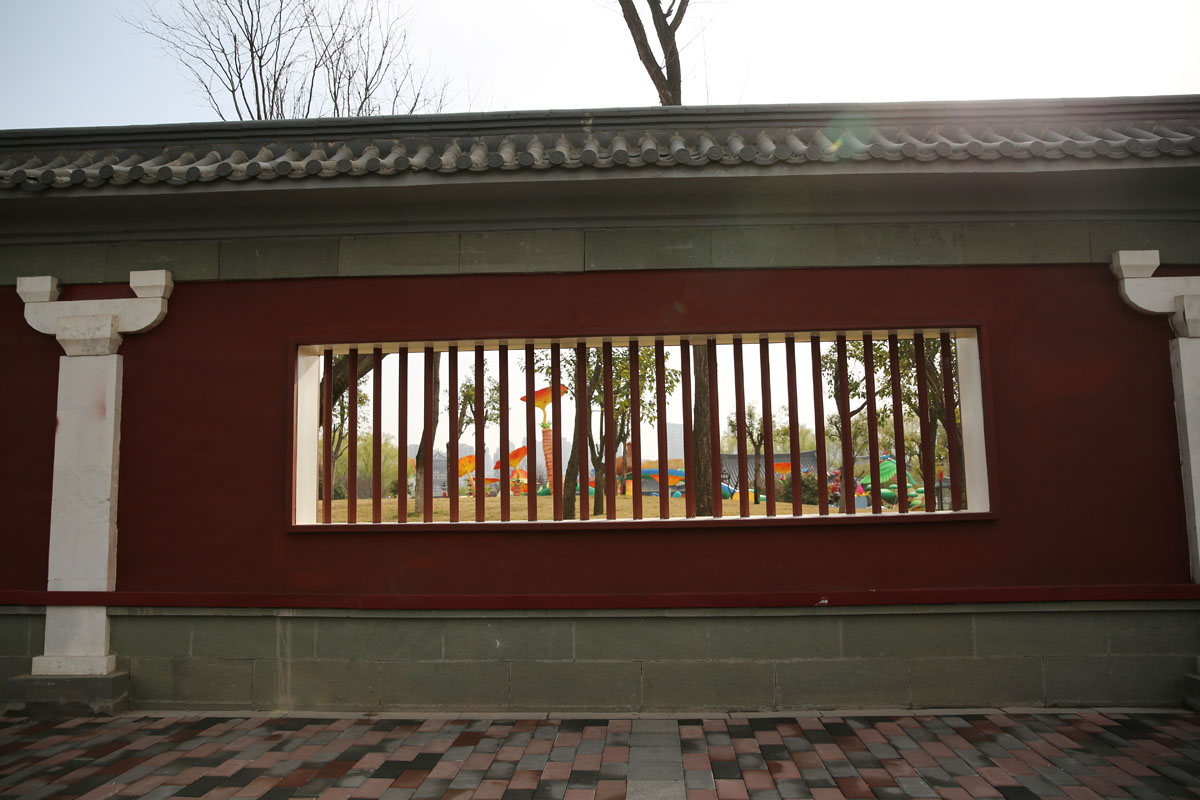 大唐芙蓉园整个园区围墙近4公里,开窗透绿只有150米.
