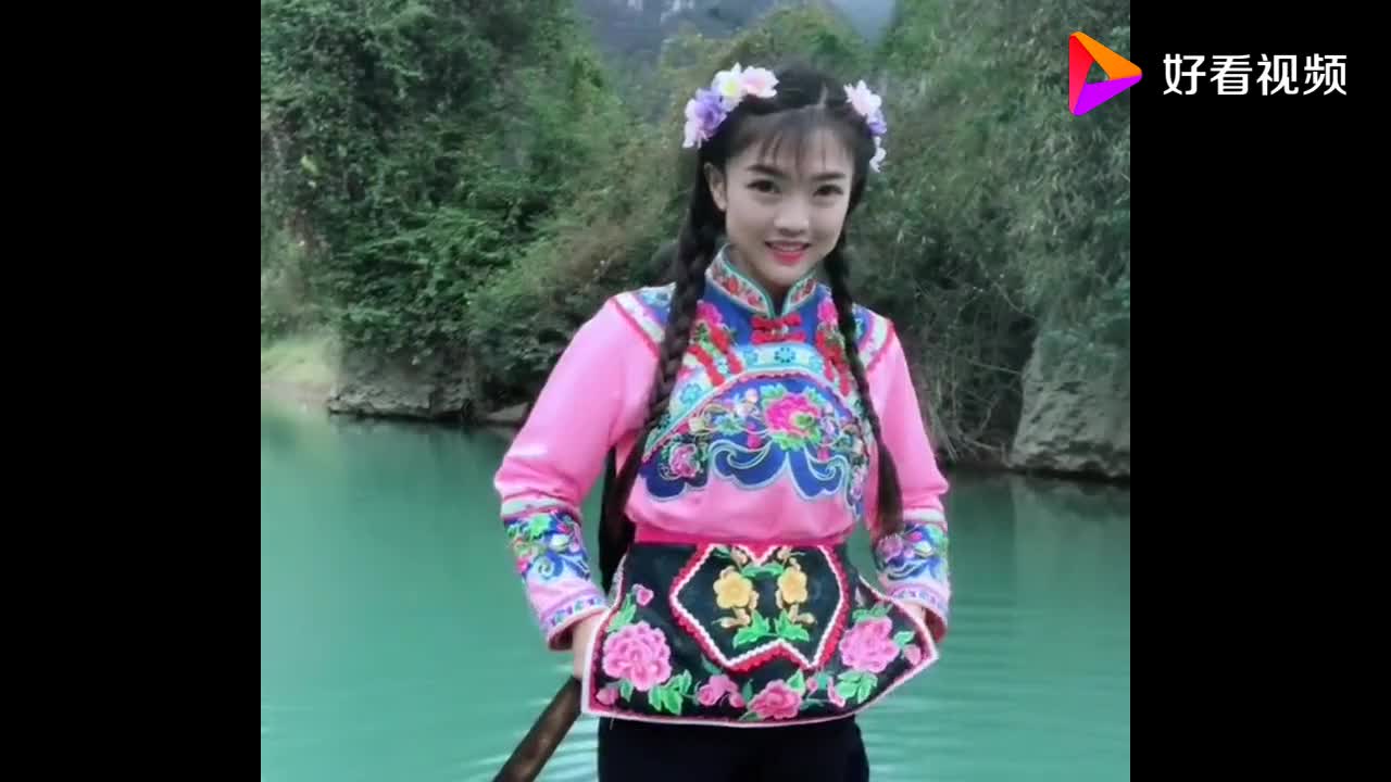 云南山歌布依族姑娘唱山歌这首山歌唱得有滋有味好听极了