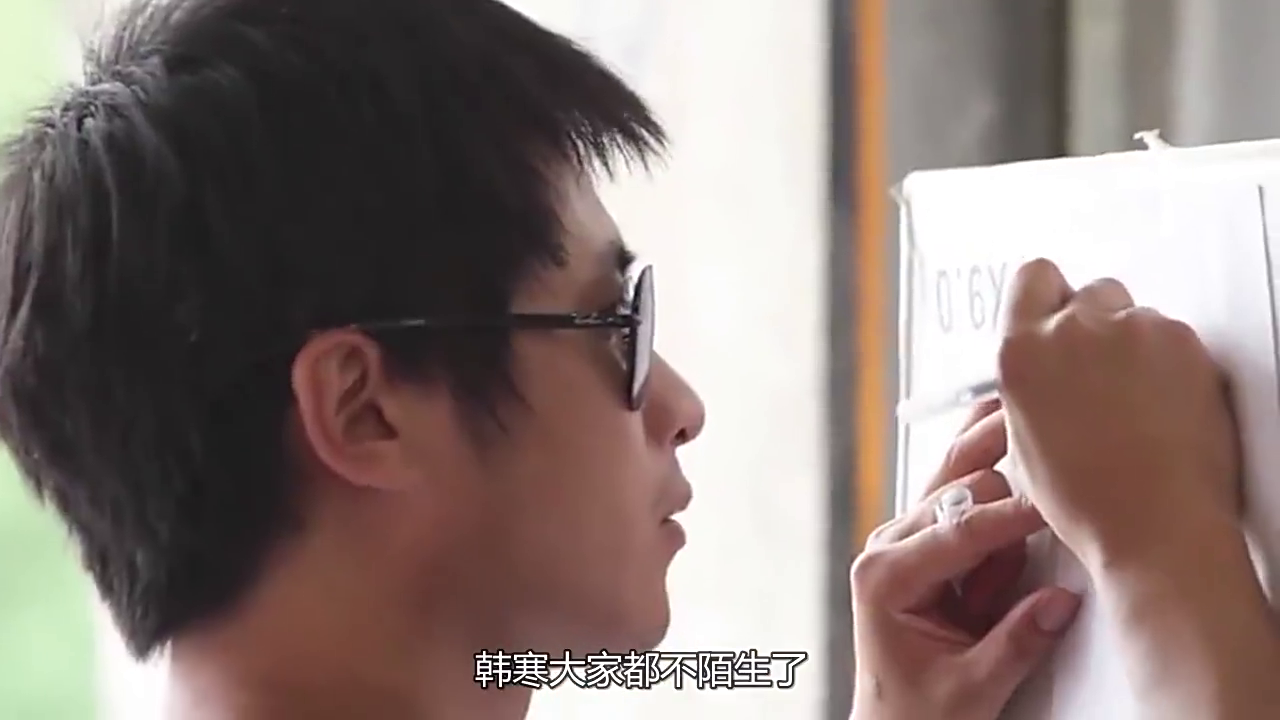 这是韩寒18岁时一个央视的访谈节目,说是舌战