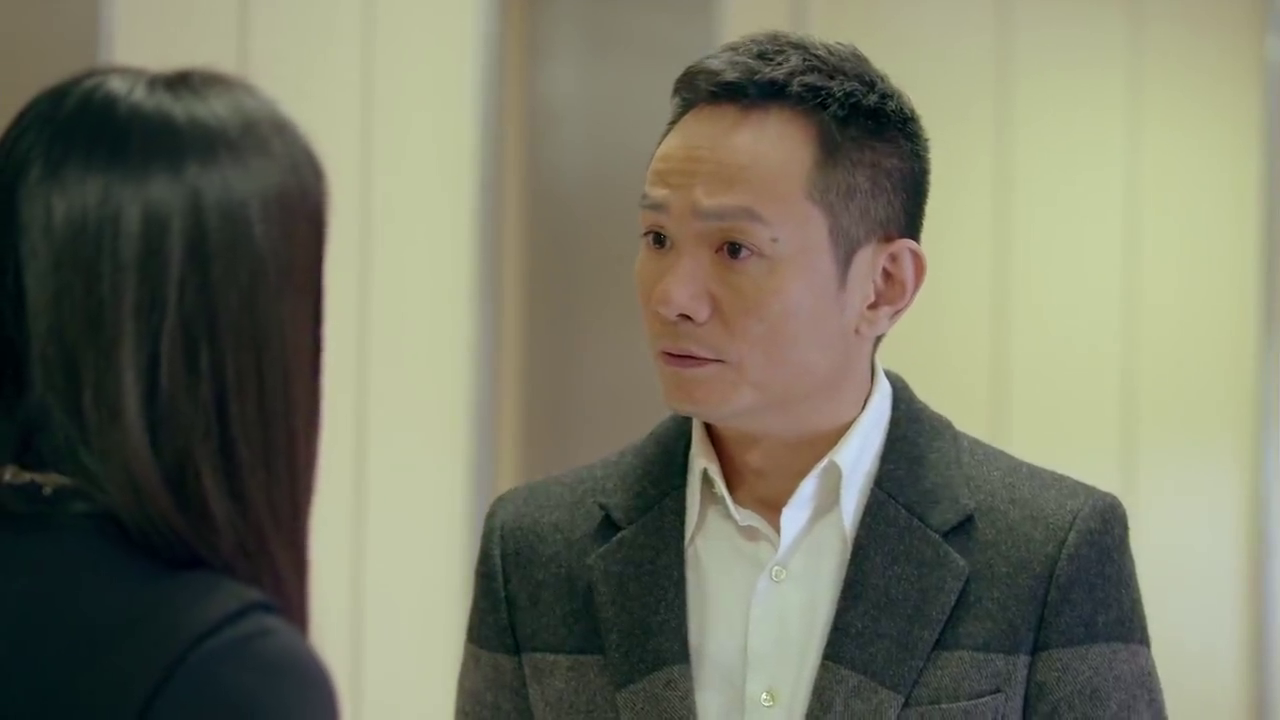 生活启示录:蓝馨和老刘走道争辩,老刘说出后悔与她结婚