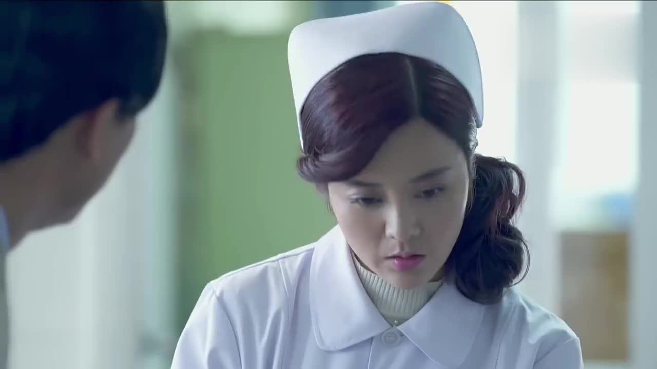 小伙给落水美女人工呼吸时,美女的反应亮了!