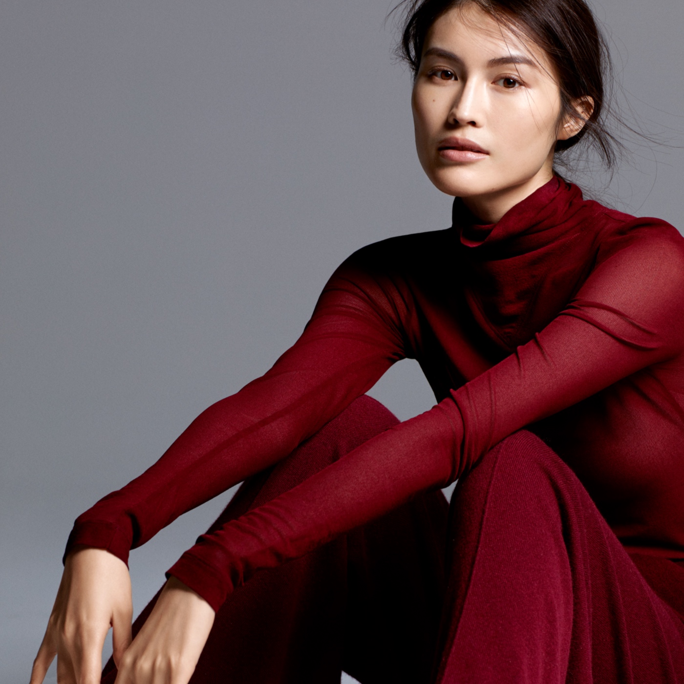 何穗演绎秋冬广告大片 展现温柔质感