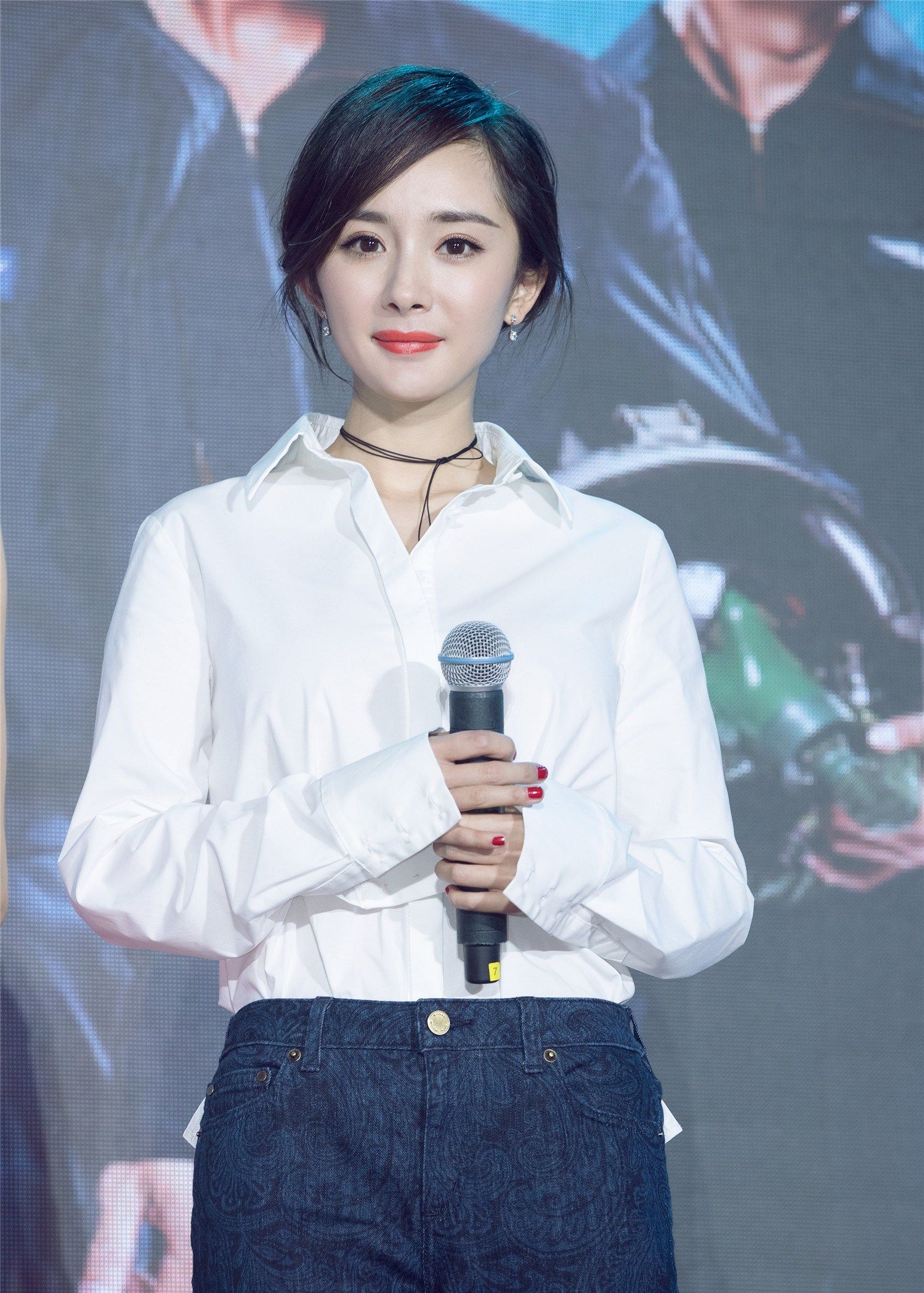 女明星手拿话筒:赵丽颖倒数,热巴一脸懵,诗爷最霸气|话筒|赵丽颖|女