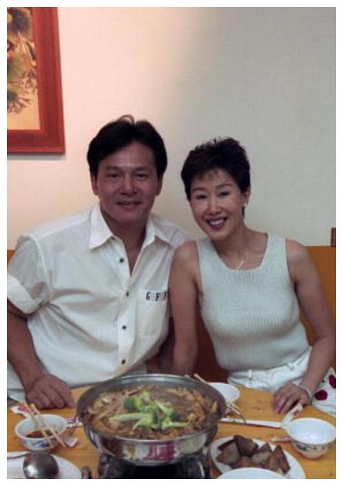 与富豪男友相恋27年,61岁复出至今未婚|夏光莉|富豪男友|蓝文青_新浪