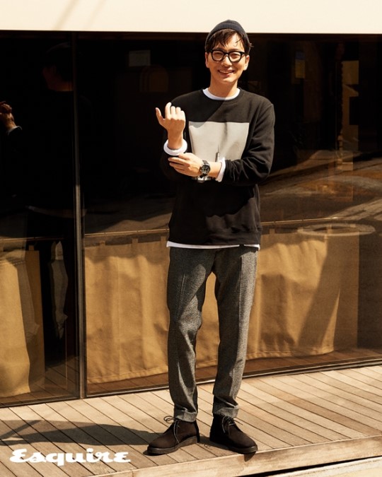 韩国艺人李东辉最新杂志写真曝光