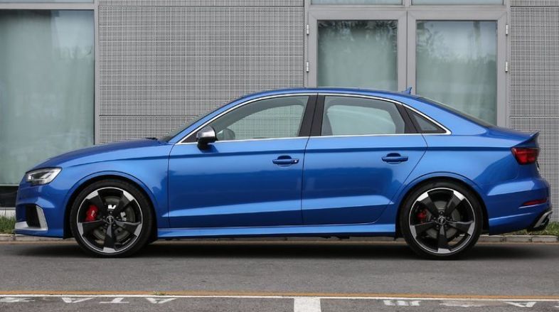 奥迪rs3颜值狂野不羁的,很潮,很上档次,非常霸气!