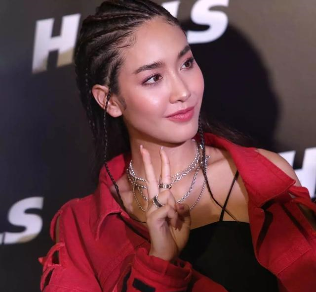 瞧瞧这些老天爷追着喂饭吃的混血颜|泰国|混血|香波_新浪新闻