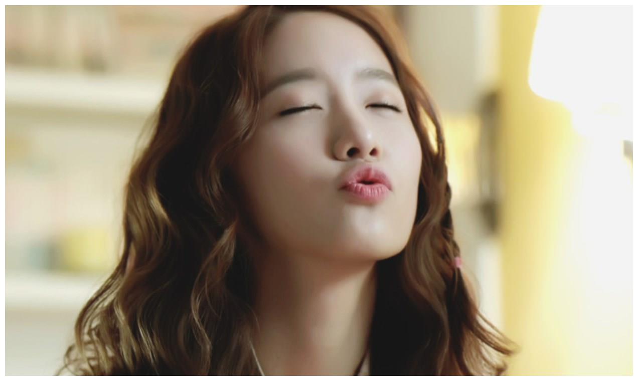 颜值界扛把子林允儿最美的照片,图二清纯,最后一张超可爱!