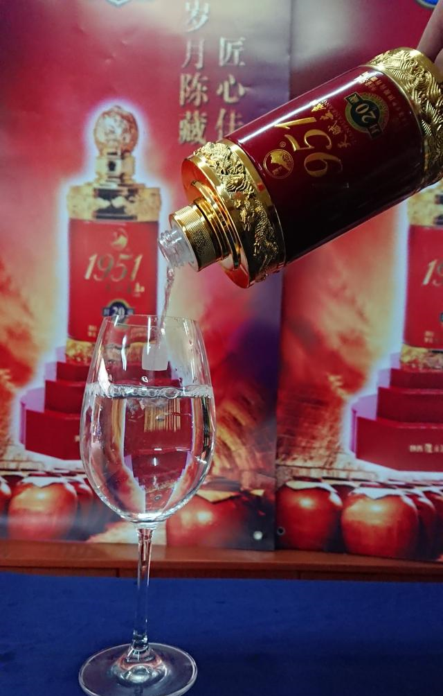 安康酒文化三种原料酿造泸康二十年浓香陈酿窖藏酒