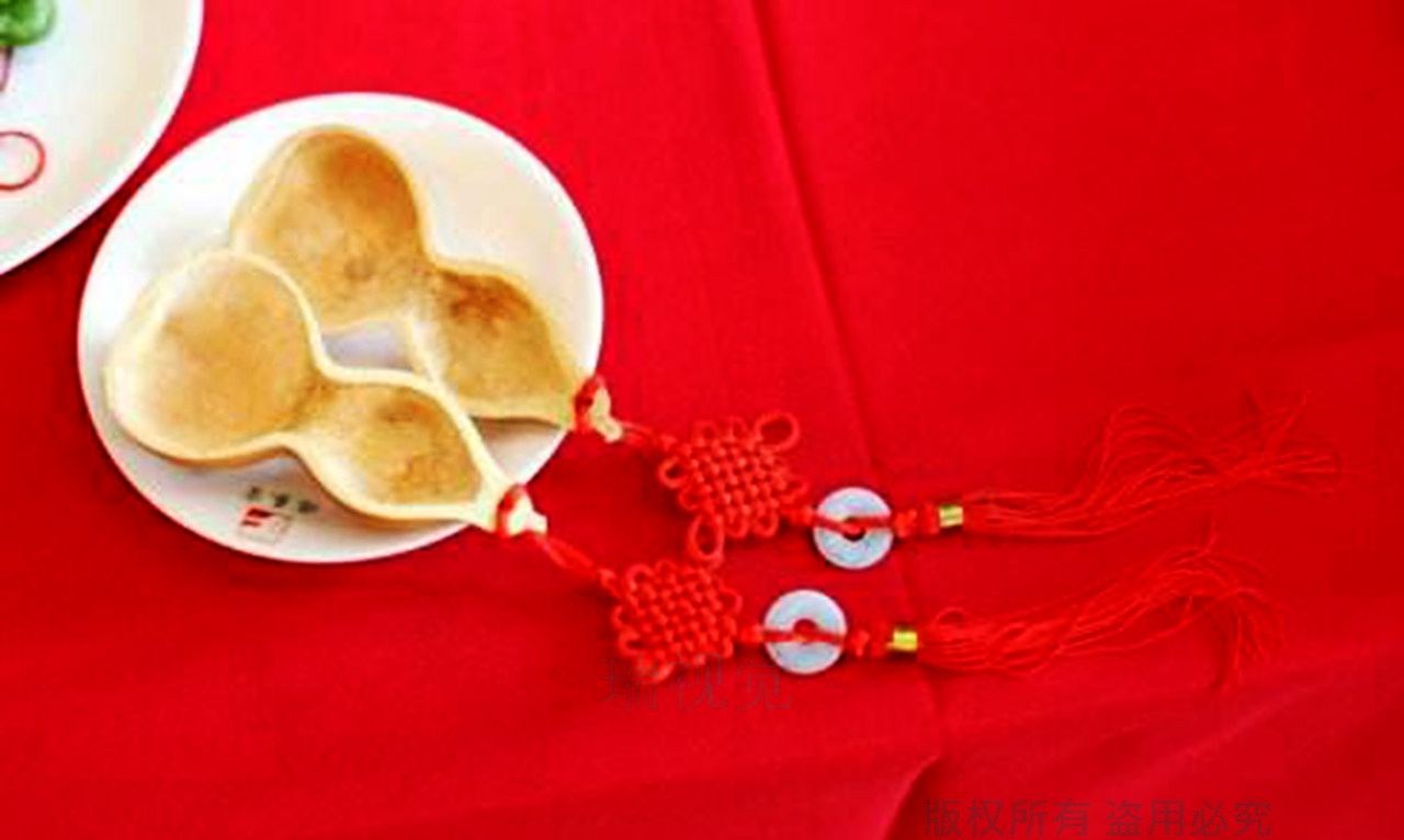 中式婚礼上新郎新娘都要喝交杯酒原来叫合卺是在洞房里