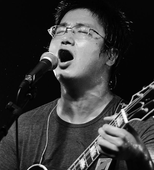 李志,狂放不羁的音乐诗人,撕心力竭的呐喊最动听!|李志|心力|呐喊_新浪新闻