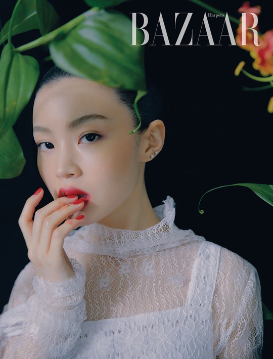 韩国女歌手李夏怡最新时装杂志照曝光