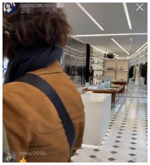 有钱就是壕？赌王最叛逆千金直播国外购物，店内清场似服务她一人