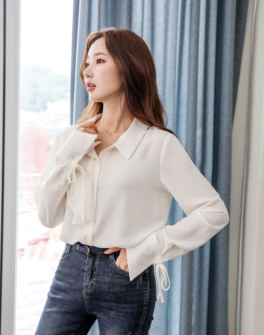 李妍静系列-不对称荷叶领系带袖口雪纺衫配个性开叉紧身牛仔裤