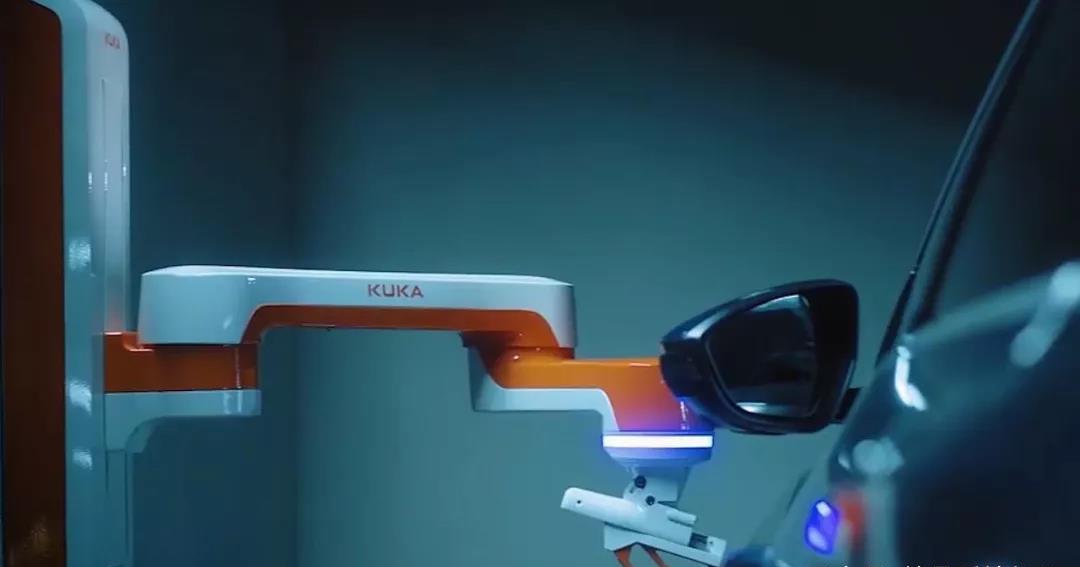 随着科技的进步,无人驾驶技术也日渐成熟,如果自动充电机械臂与无人