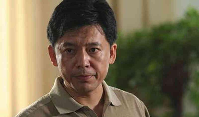 他大器晚成,43岁演完《亮剑》一夜成名,如今20岁女儿成亮点