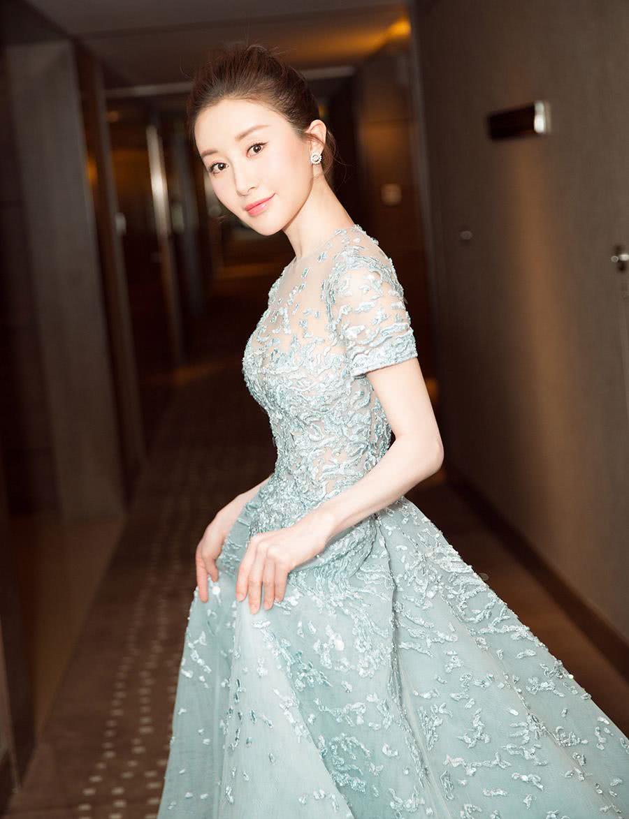 她童星出道被闺蜜刘亦菲力捧,26年零绯闻,今31岁只能演配角