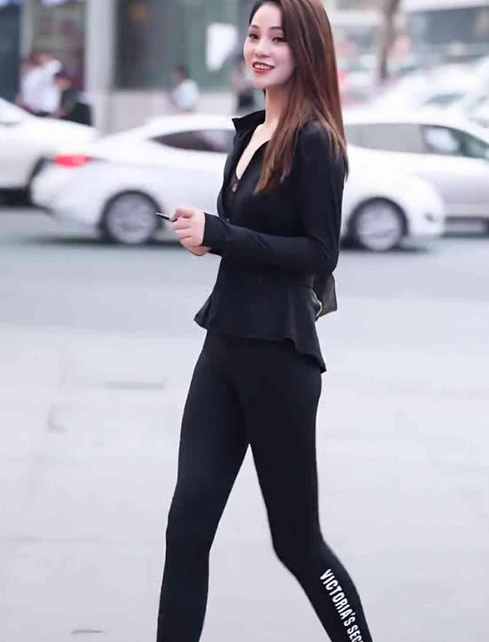 小姐姐的吸管脚走红大长直铅笔腿吸睛网友还是想歪了