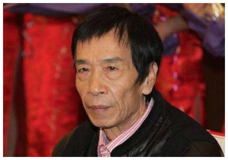 颜冠英,出生在山东济南,在他很小的时候就和父母来到了北京这个大城市