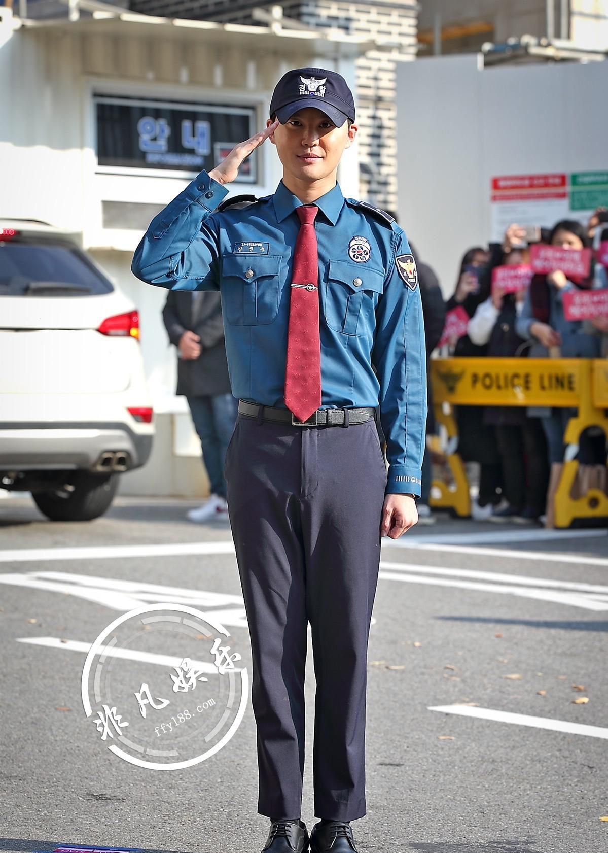 韩国男团jyj成员金俊秀结束21个月义务警察服役|金俊秀|男团|服役_新