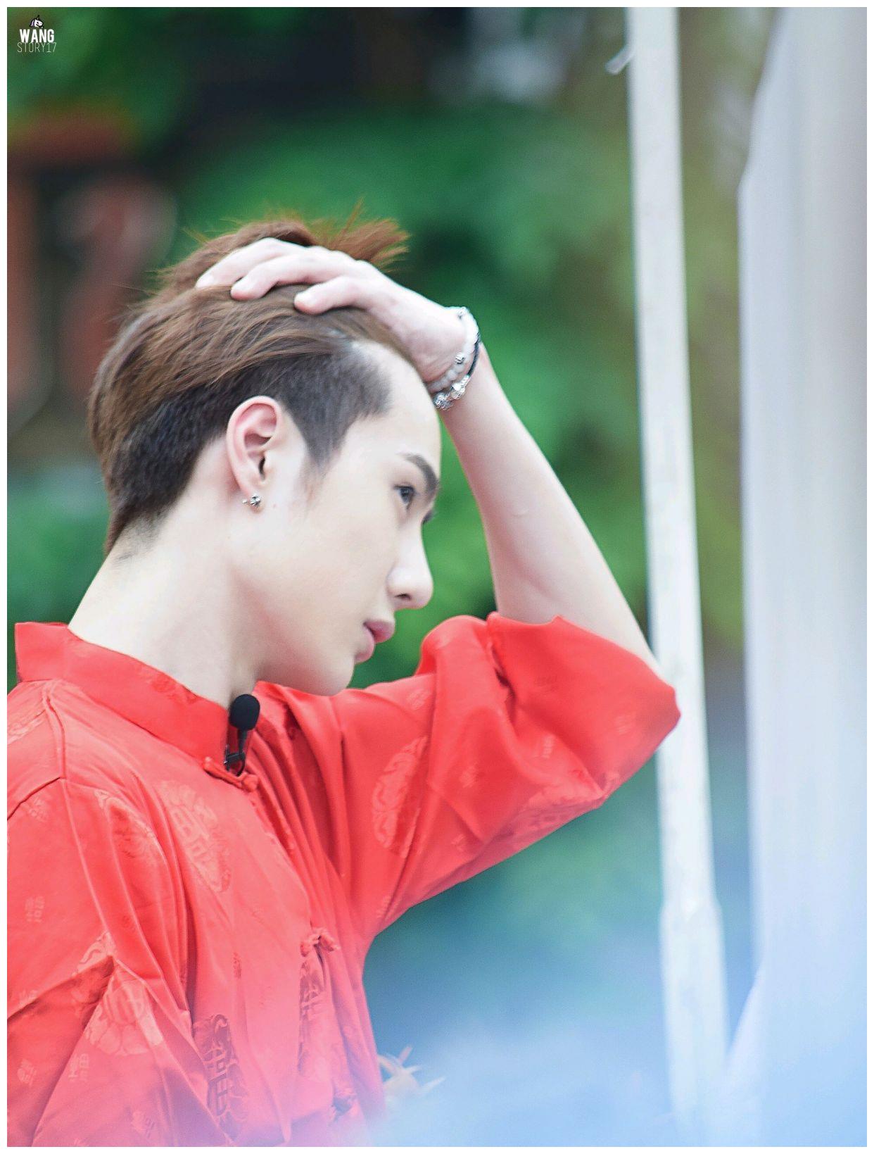 王一博:秃头女孩真心嫉妒啊!这发量让人羡慕