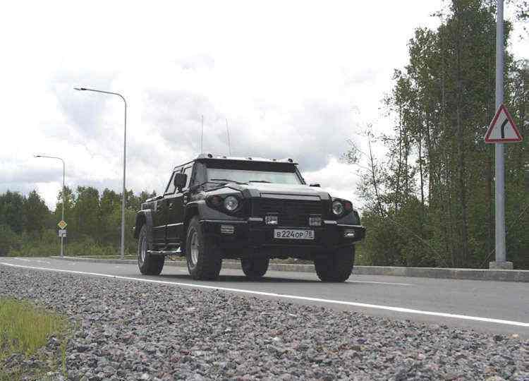 名车赏析:来自俄罗斯的越野之王"俄罗斯营长车"霸气侧漏!