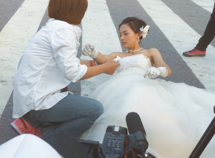 郑罗茜晒《夏家三千金》片场照,引一波回忆杀