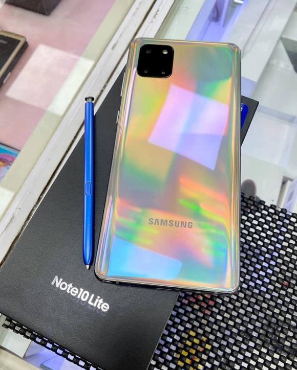 安卓机皇三星s20 系列标准配置乱来,要么皇帝版,要么不买