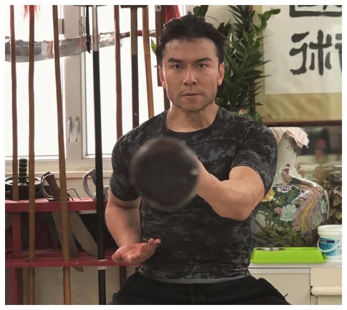 唐文龙健身累趴50岁身材健硕似小伙曾因奇怪理由与陈少霞分手