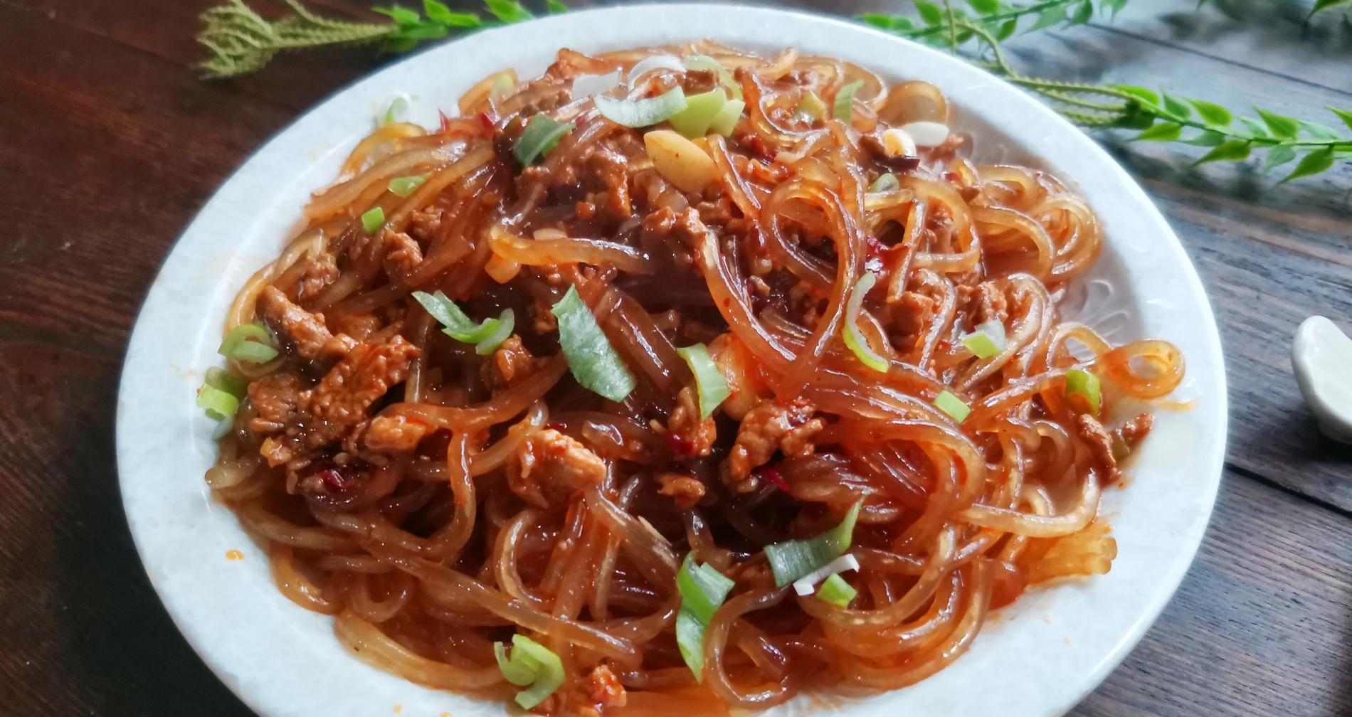 餐厅的肉末炒粉条,教你在家做,窍门在这里,劲道又根根分明