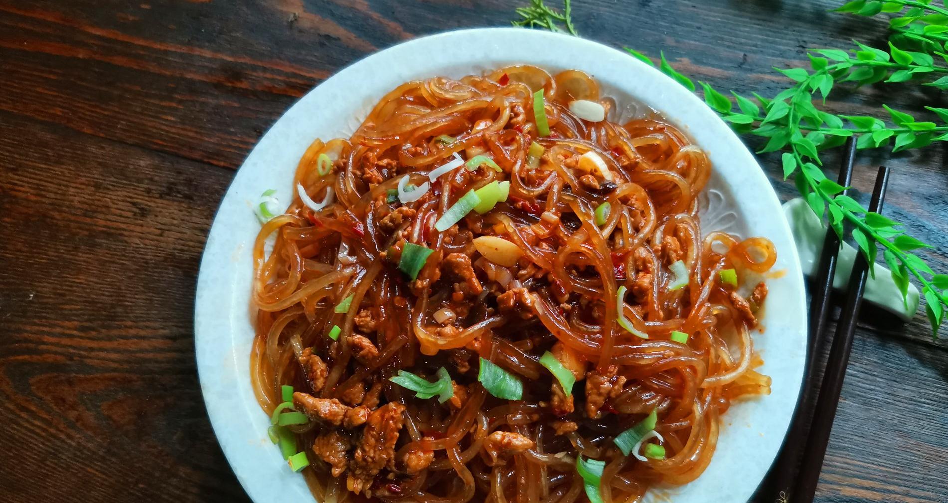 餐厅的肉末炒粉条,教你在家做,窍门在这里,劲道又根根分明