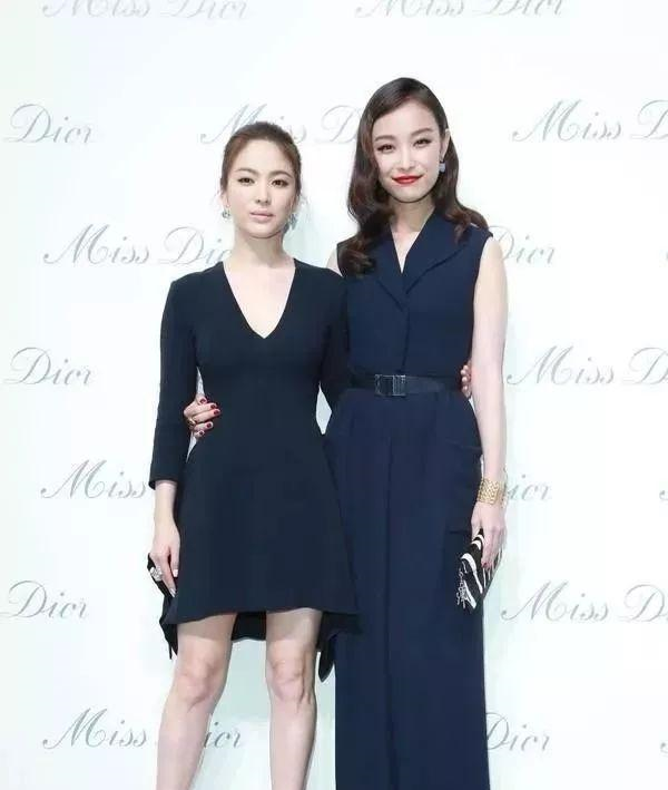 生图就看得更明显了，宋慧乔的唇色太淡，眼线太粗，看上去凶凶的。