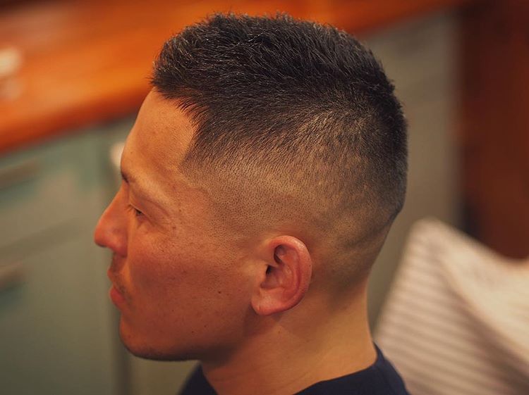 中年油头时髦的侧分油头发型精致质感更加动人迷人