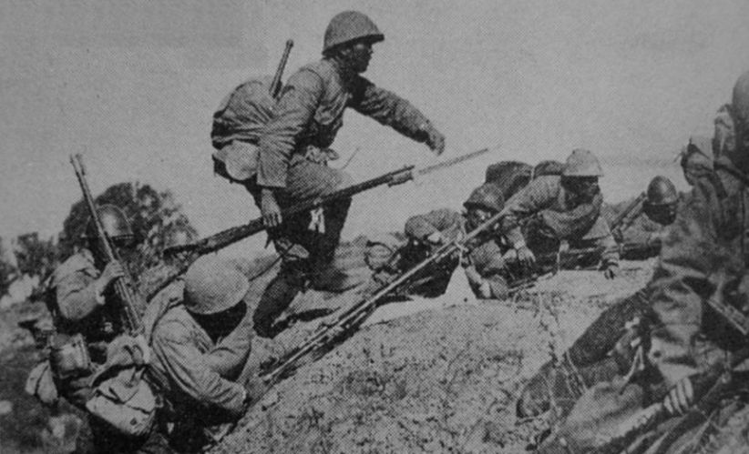 老照片:日本鬼子在抗日时期真实的作战照片,跟电视有着天壤之别