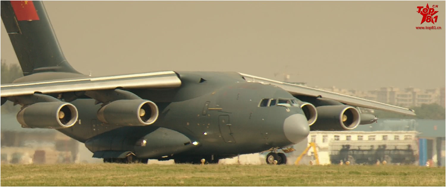 互联网媒体曝光了运-20空中加油型的高清图片,可以清晰的看到其在机翼