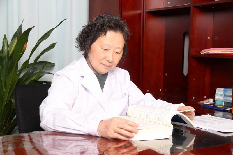 上海传染病医院金晓燕教授12月与河南肝病患者一起创造康复奇迹