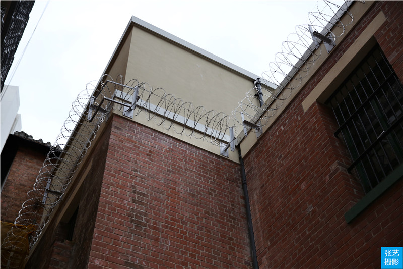 香港大馆百年前监狱：华人囚犯施以鞭刑，欧洲囚犯则可豁免|域多利监狱|中环_新浪新闻