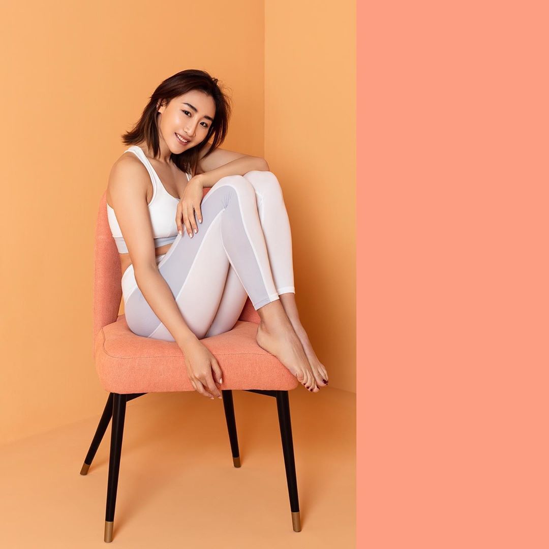 恋爱后更开放,何雯娜大秀唯美写真,身材紧致眼神勾人|何雯娜|写真