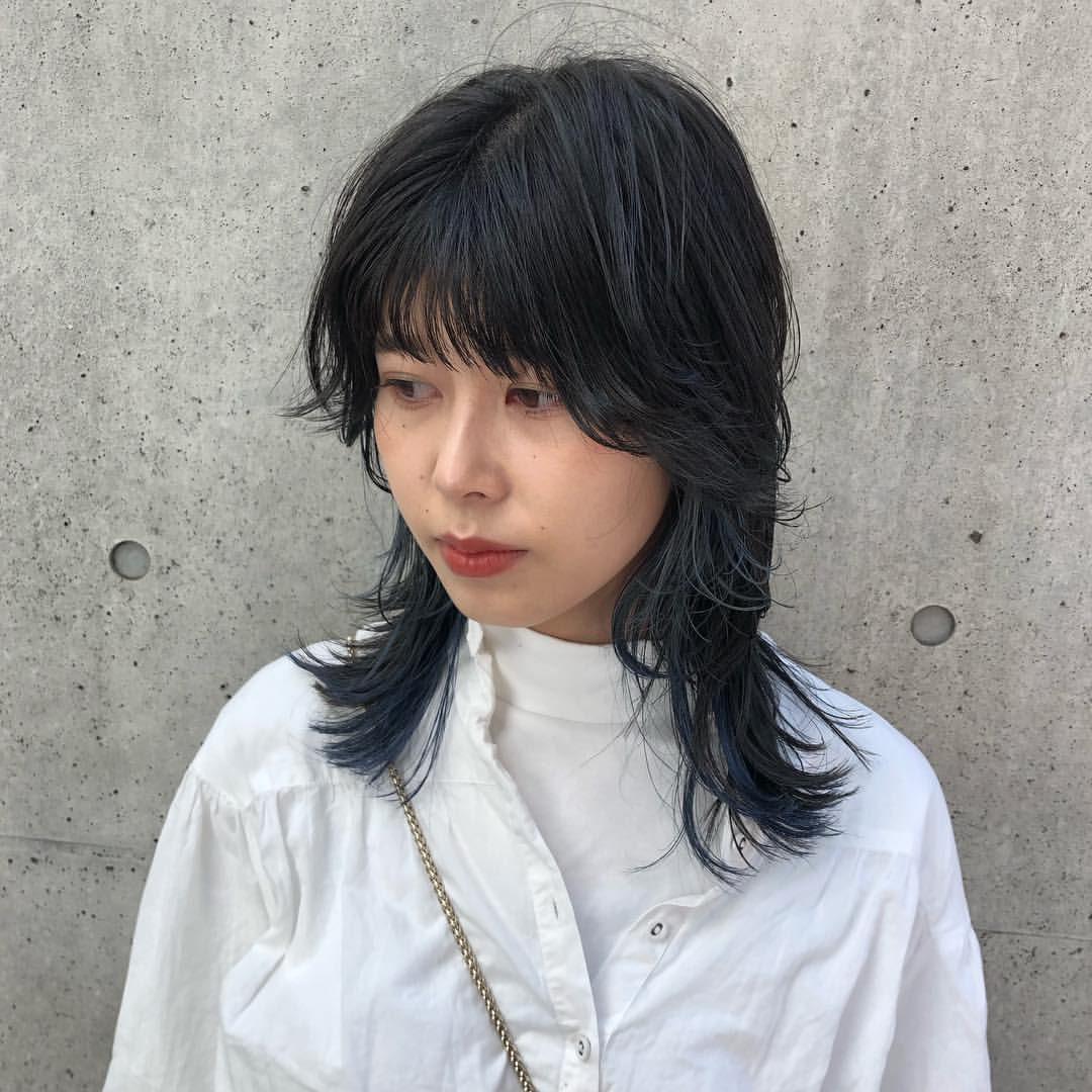 复古味mullet头风潮席卷时尚圈,女生今年就流行这样的发型