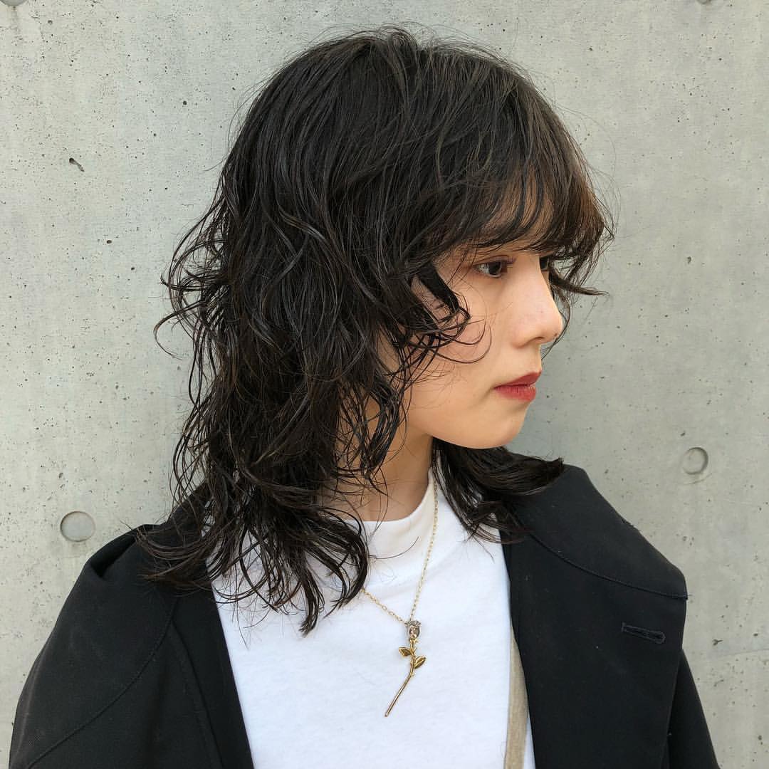 复古味mullet头风潮席卷时尚圈,女生今年就流行这样的发型