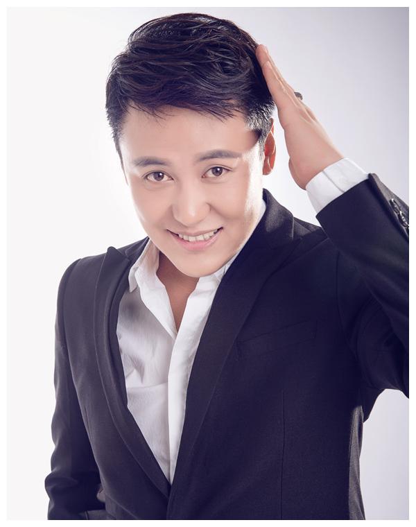 内地著名歌手崔忠华最新单曲 谁能比我更爱你 即日起全网首发