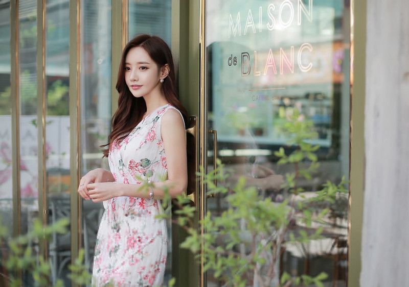 美图摄影:秀靥艳比花娇,玉颜艳堪春红|玉颜|春红|美图_新浪新闻